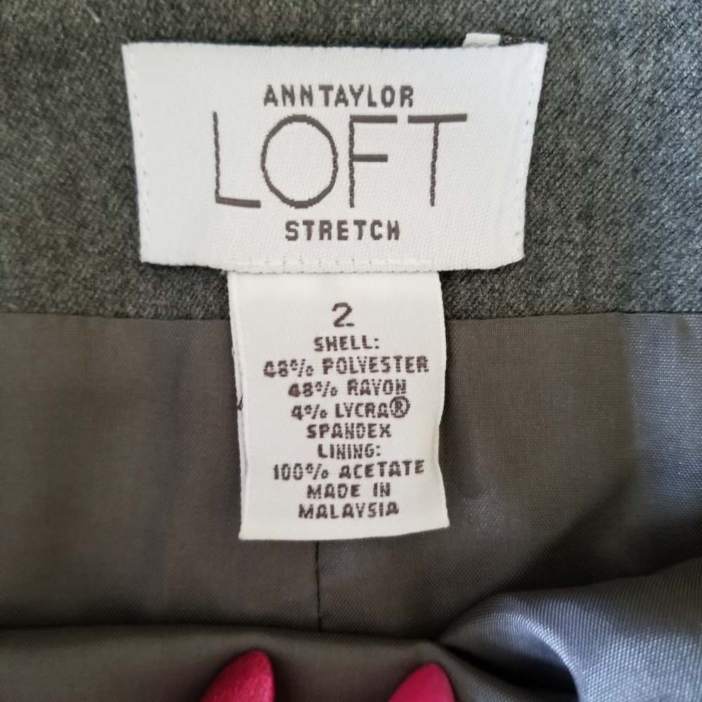 3/$20⭐Ann Taylor Loft Stretch Gray pencil skirt - Picture 7 of 7